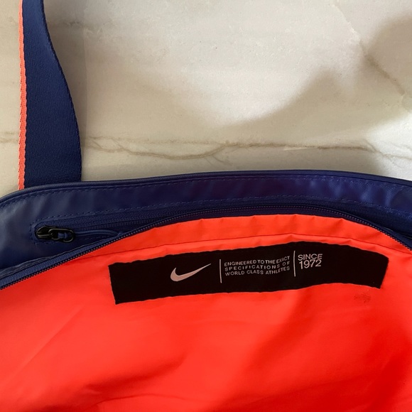 Nike Duffle Bag - Picture 7 of 7